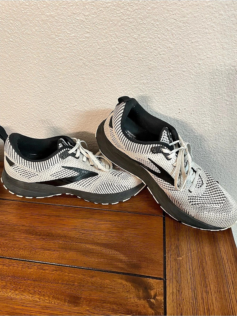 Brooks Ghost 14 Athletic Shoes White & Black US 11